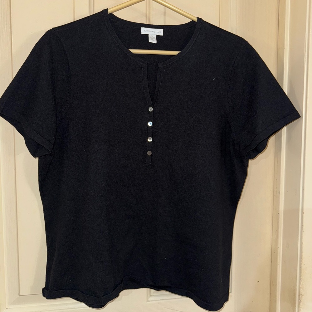Black loose tshirt buttoned